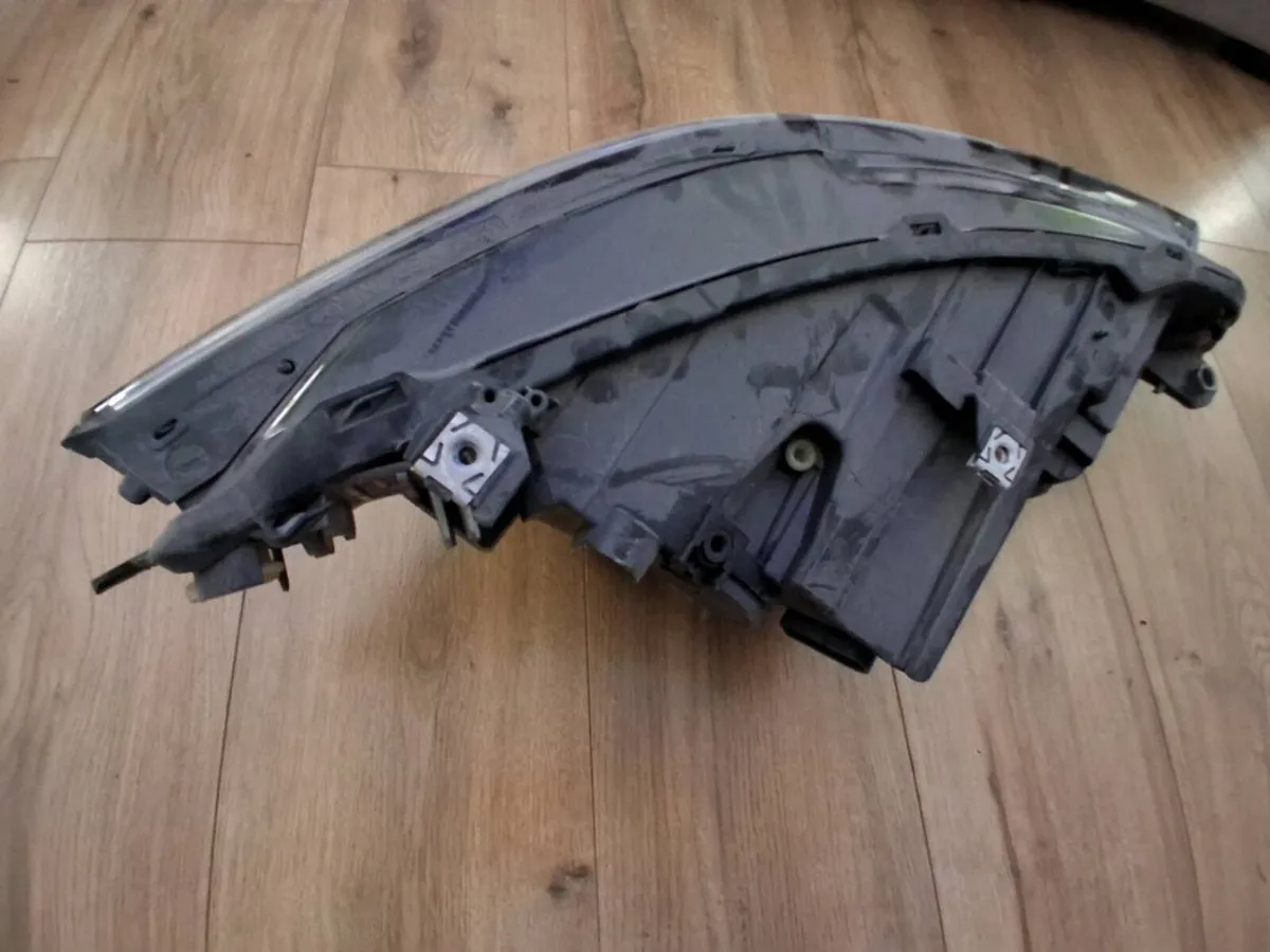 2023 vw polo headlights new shape - Image 4