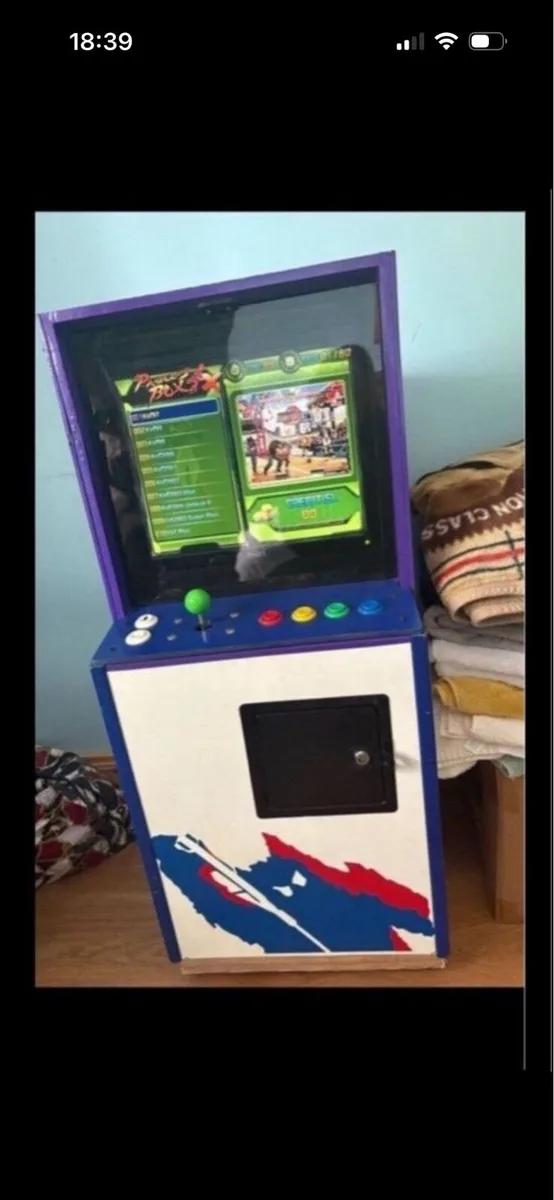 Arcade game with 800+ games loaded - Image 1