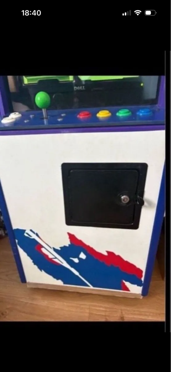 Arcade game with 800+ games loaded - Image 3