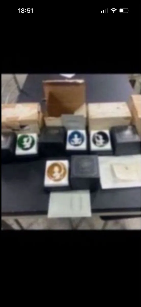 4 pinches baccarat commemorative paperweights - Image 1