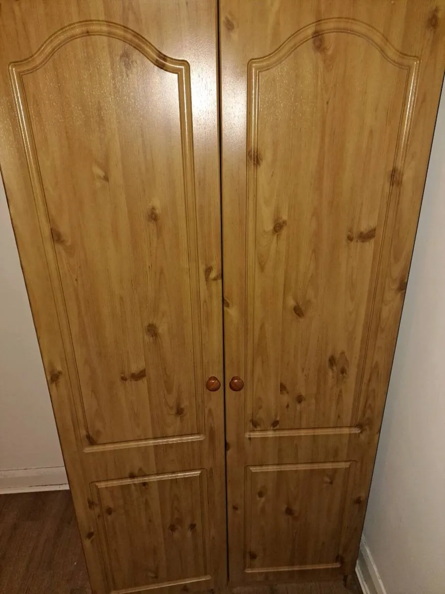 Free Wardrobe - Image 2