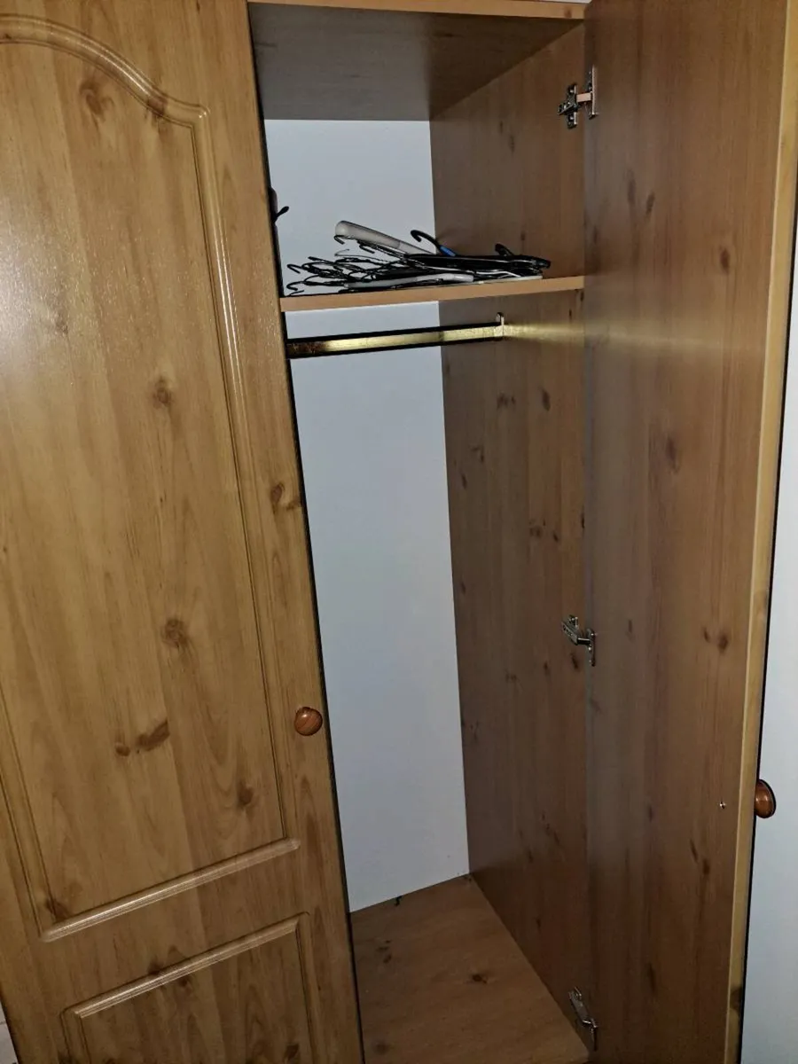 Free Wardrobe - Image 3