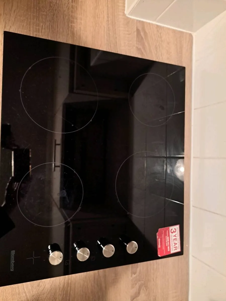 Blomberg 60cm Ceramic Hob - Image 3