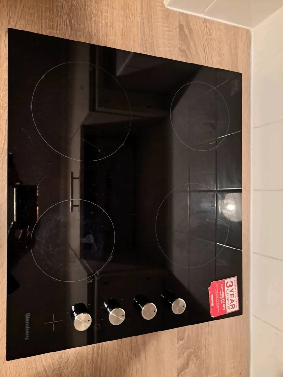 Blomberg 60cm Ceramic Hob - Image 2
