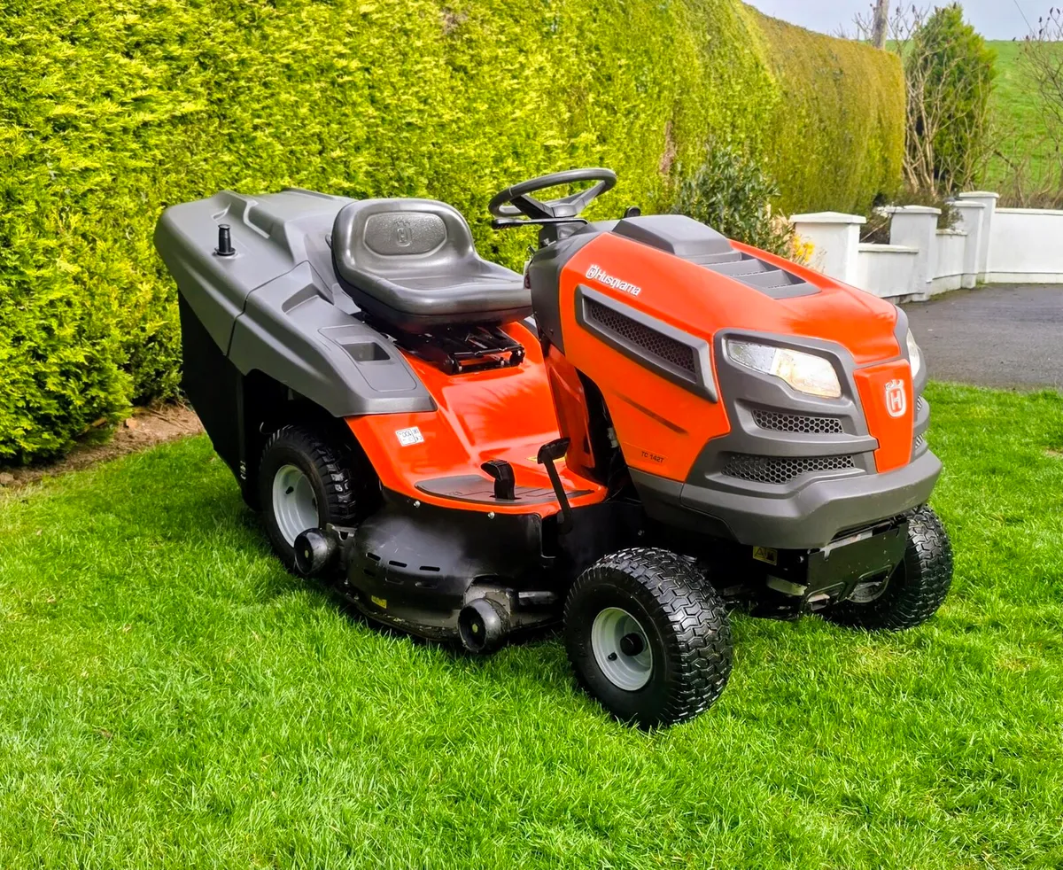 22hp Husqvarna 42" - Image 1