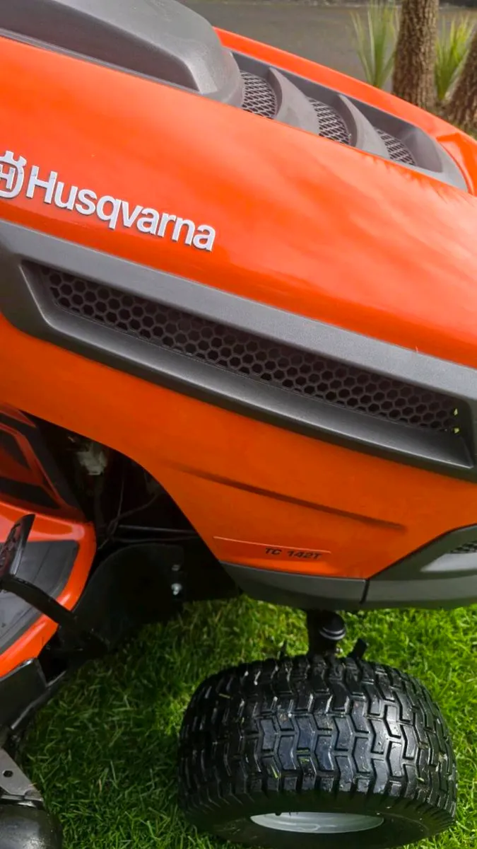 22hp Husqvarna 42" - Image 2