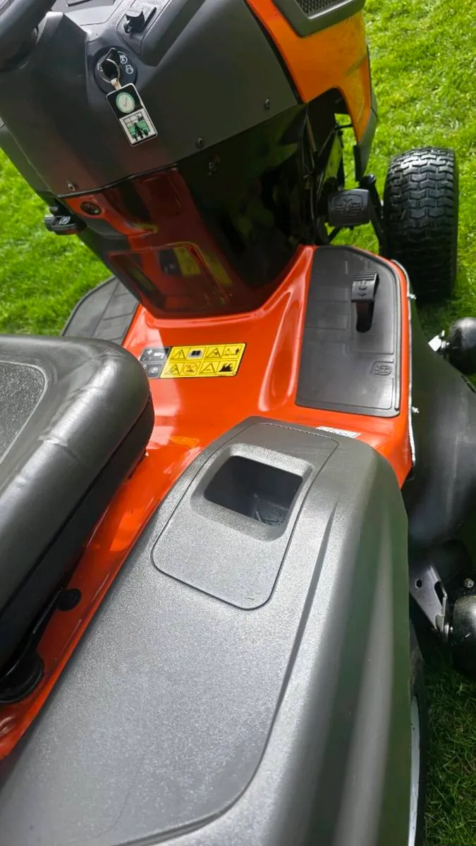 22hp Husqvarna 42" - Image 3