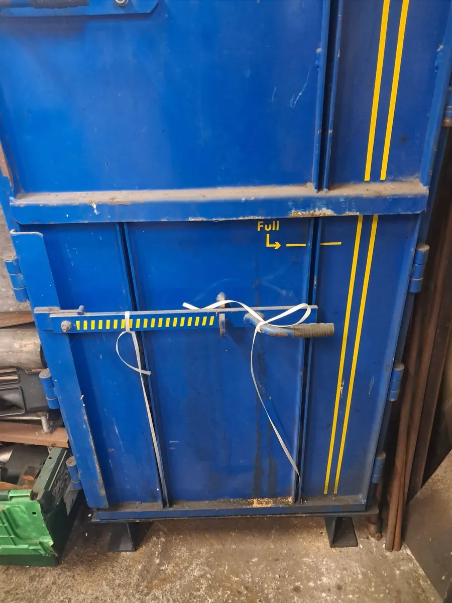 for sale cardbord compactor asnew - Image 1