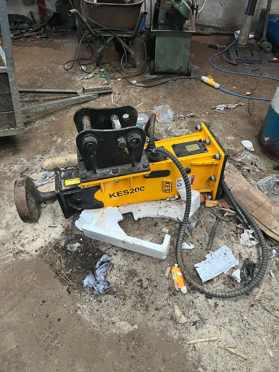 Rock breaker - Image 1