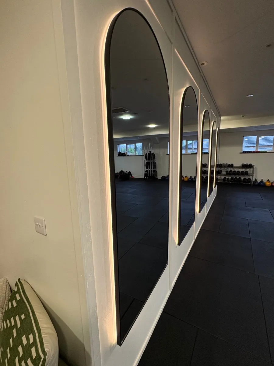 Gym floor / equipment - Image 1