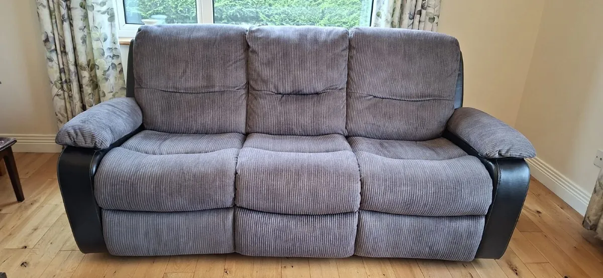 3 piece suite of furniture - Image 1