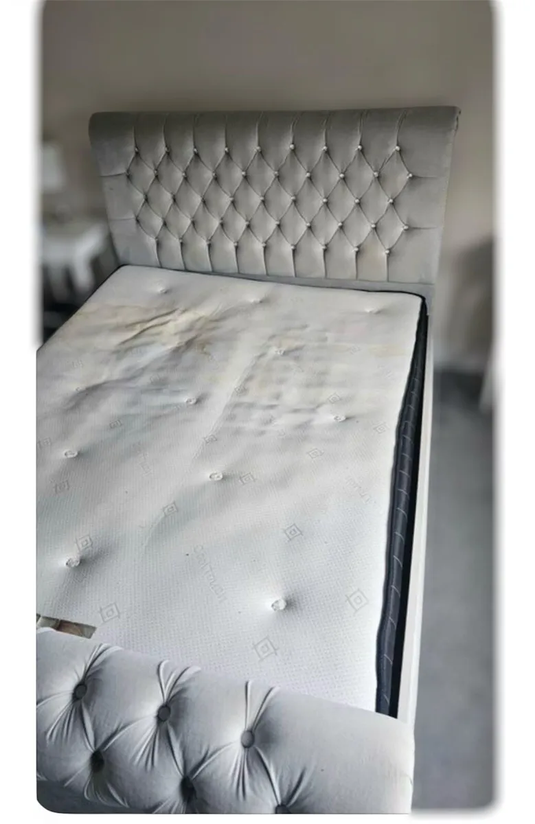 King size  bed - Image 1