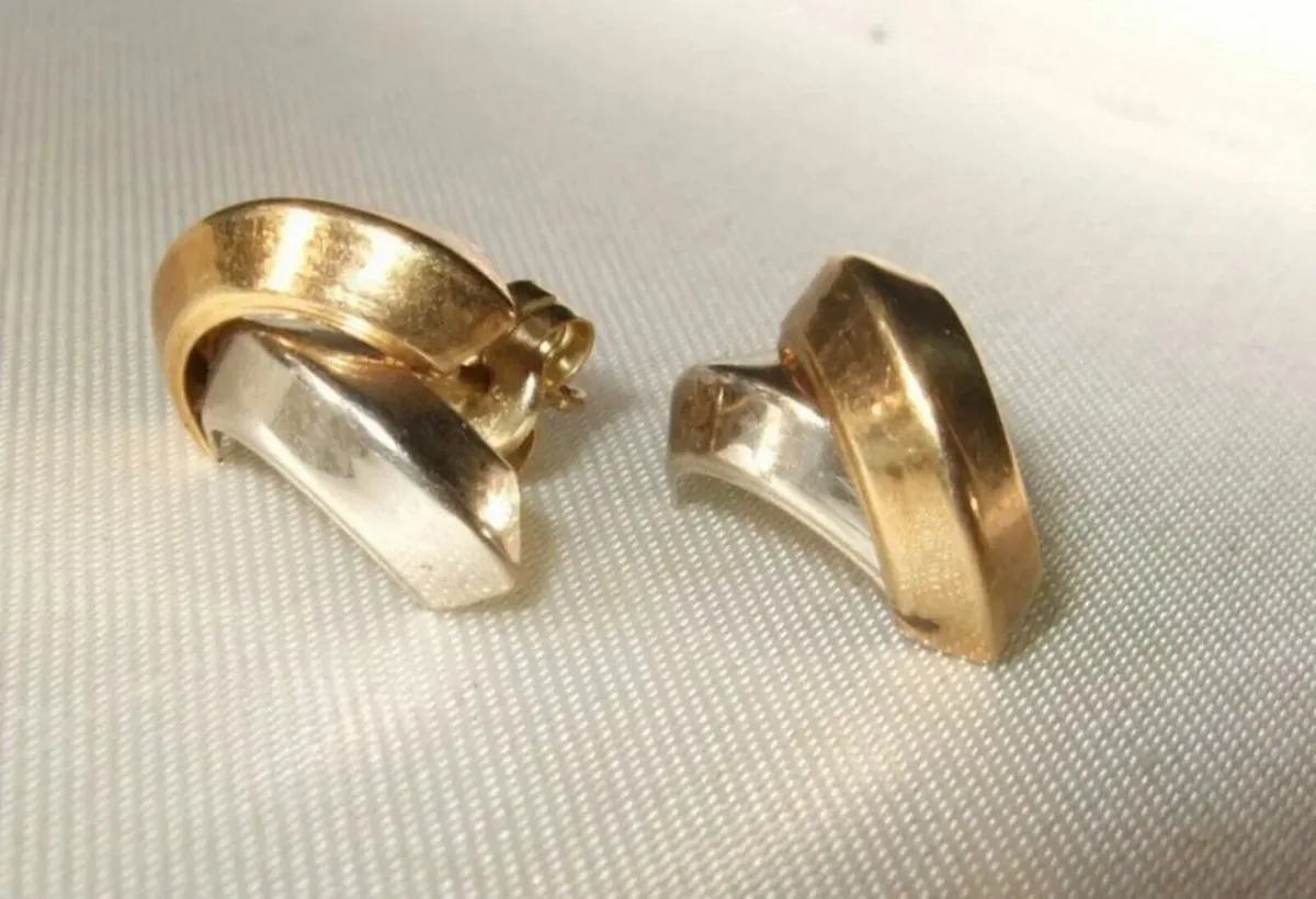 Vintage Hallmarked 9ct White & Yellow Gold Earring - Image 1