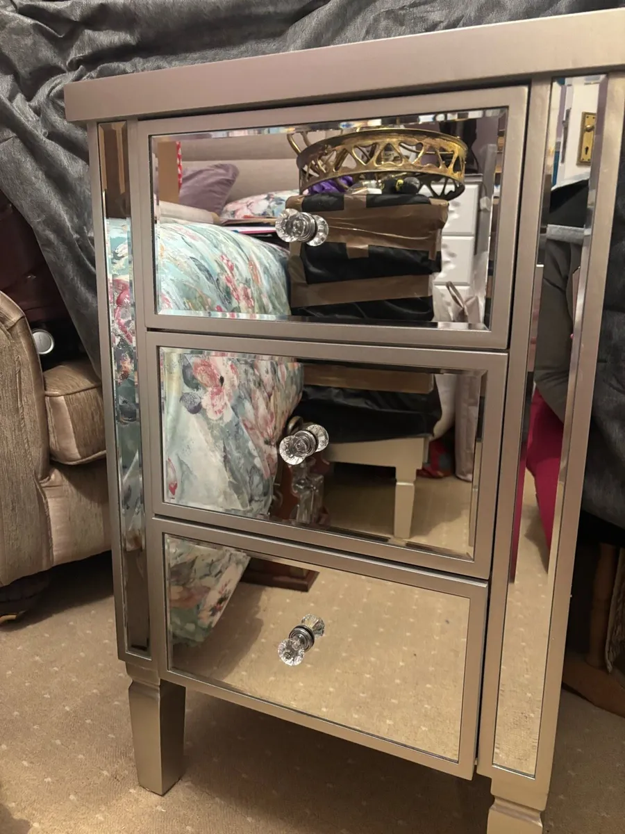 Bevelled mirrored bedside lockers - Image 2