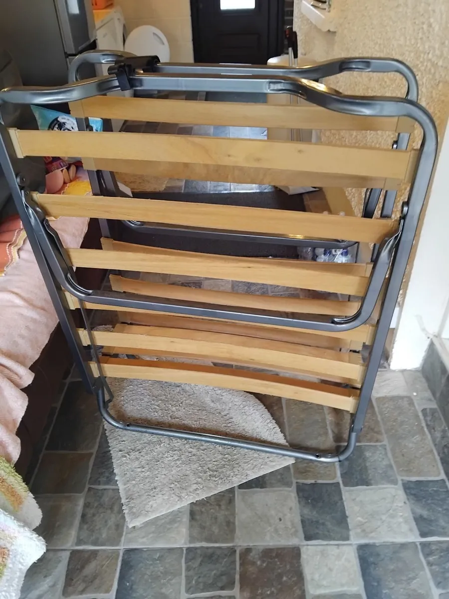 Portable folding bed - Image 1