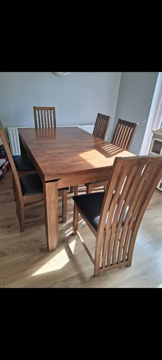 Table and chairs - Image 2