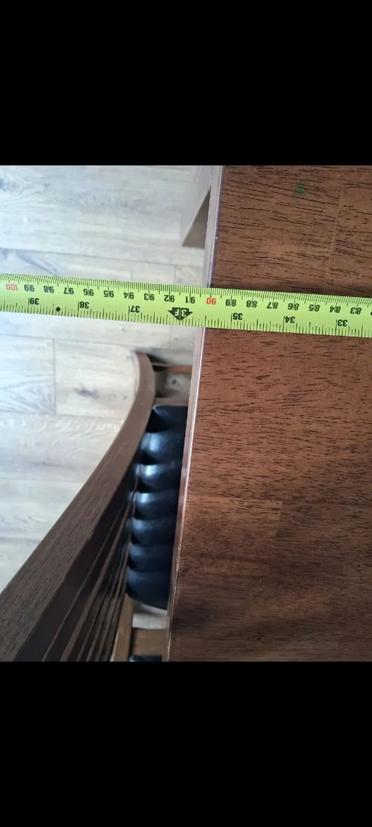 Table and chairs - Image 3