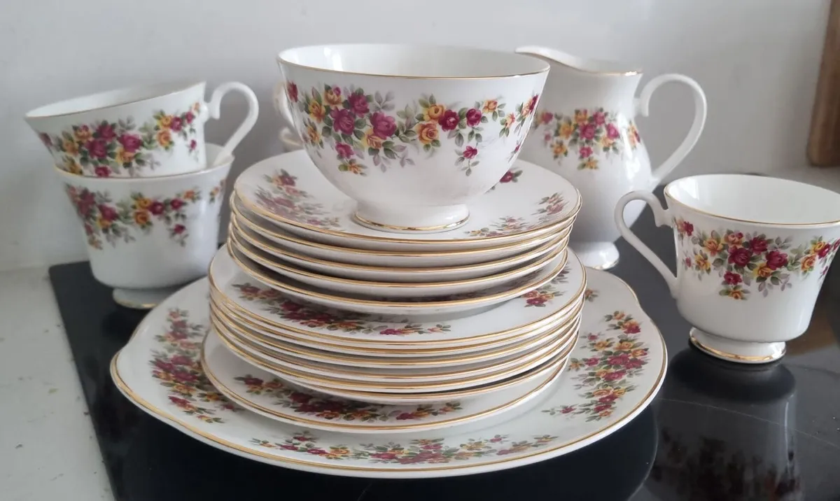 Fine bone china - Image 1