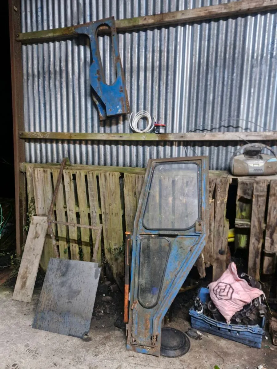 Lambourn cab Door & panels - Image 1