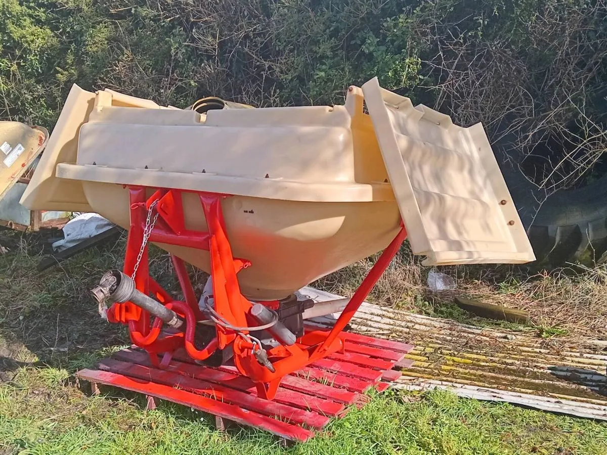 Fertiliser spreader - Image 3