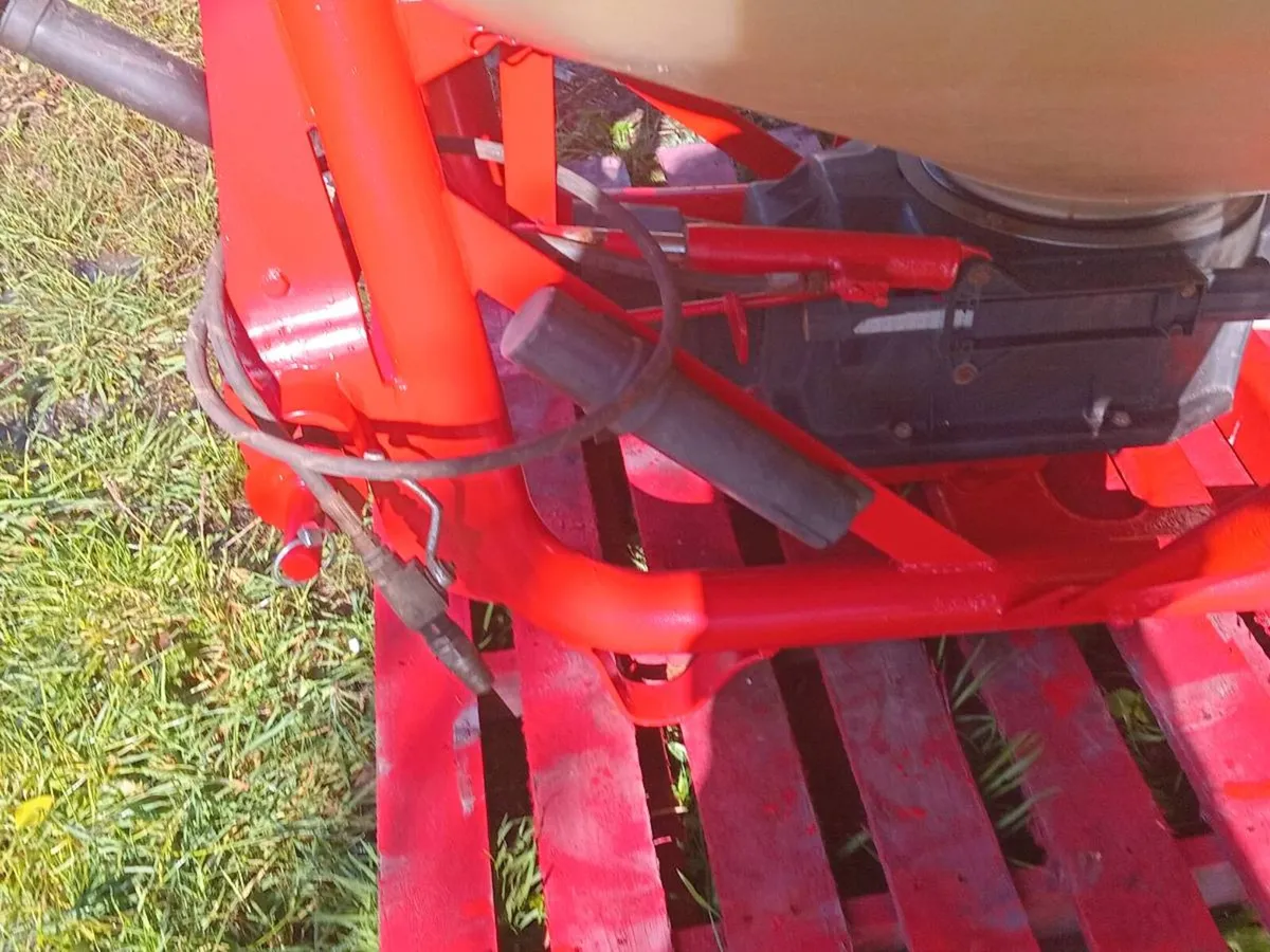 Fertiliser spreader - Image 4