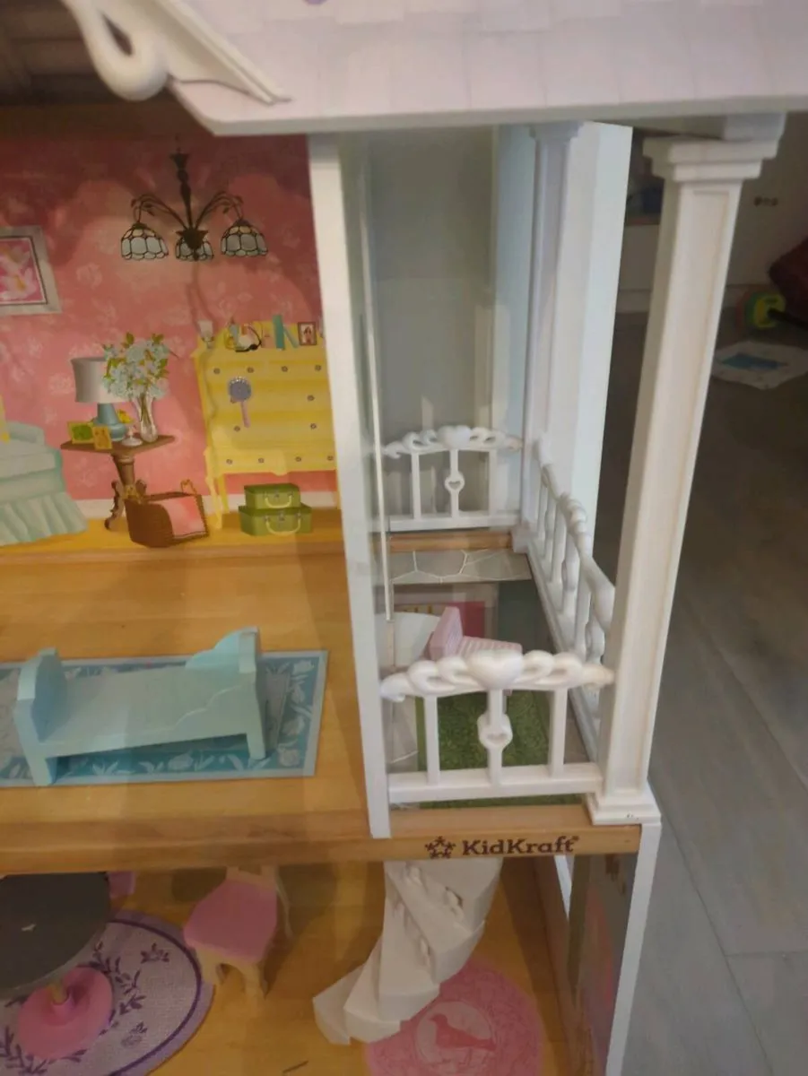 Kidkraft Dolls House - Image 3