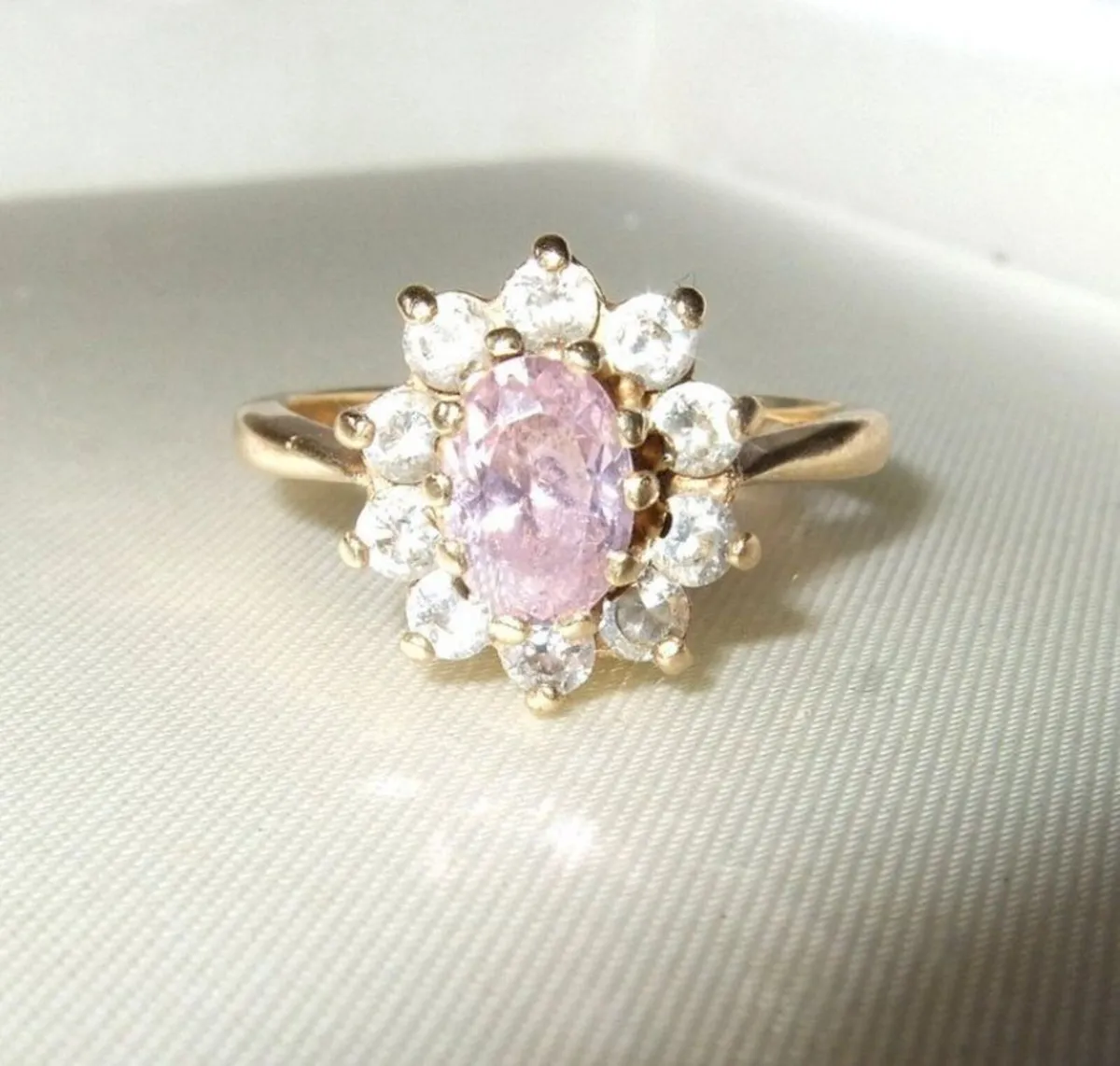Vintage 9k Gold Hallmarked Pink/White Cluster - Image 2