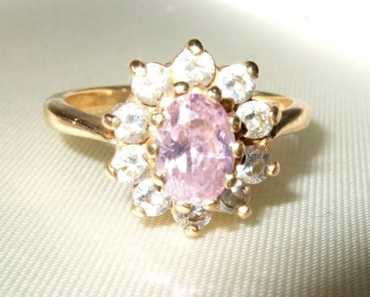 Vintage 9k Gold Hallmarked Pink/White Cluster - Image 3