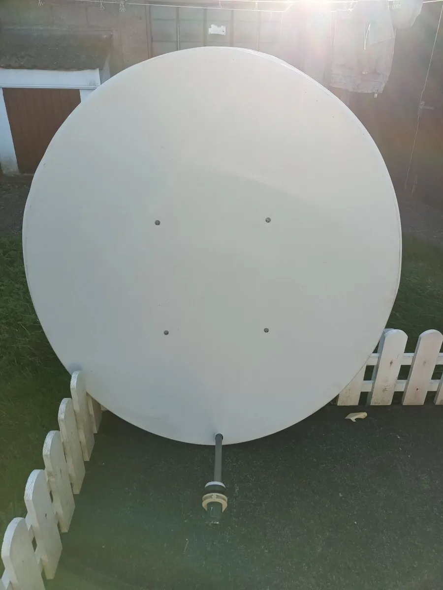 Large 140cm Satellite Dish - Image 1