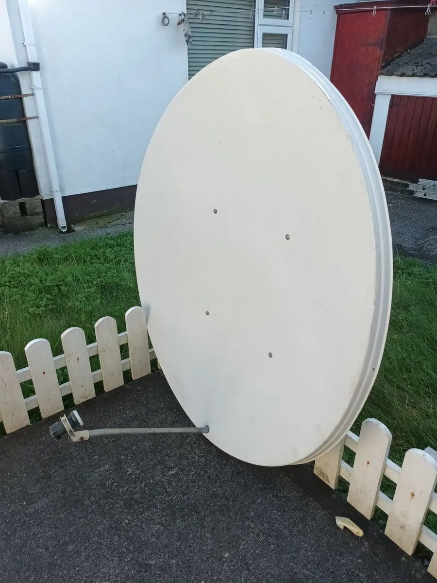 Large 140cm Satellite Dish - Image 2