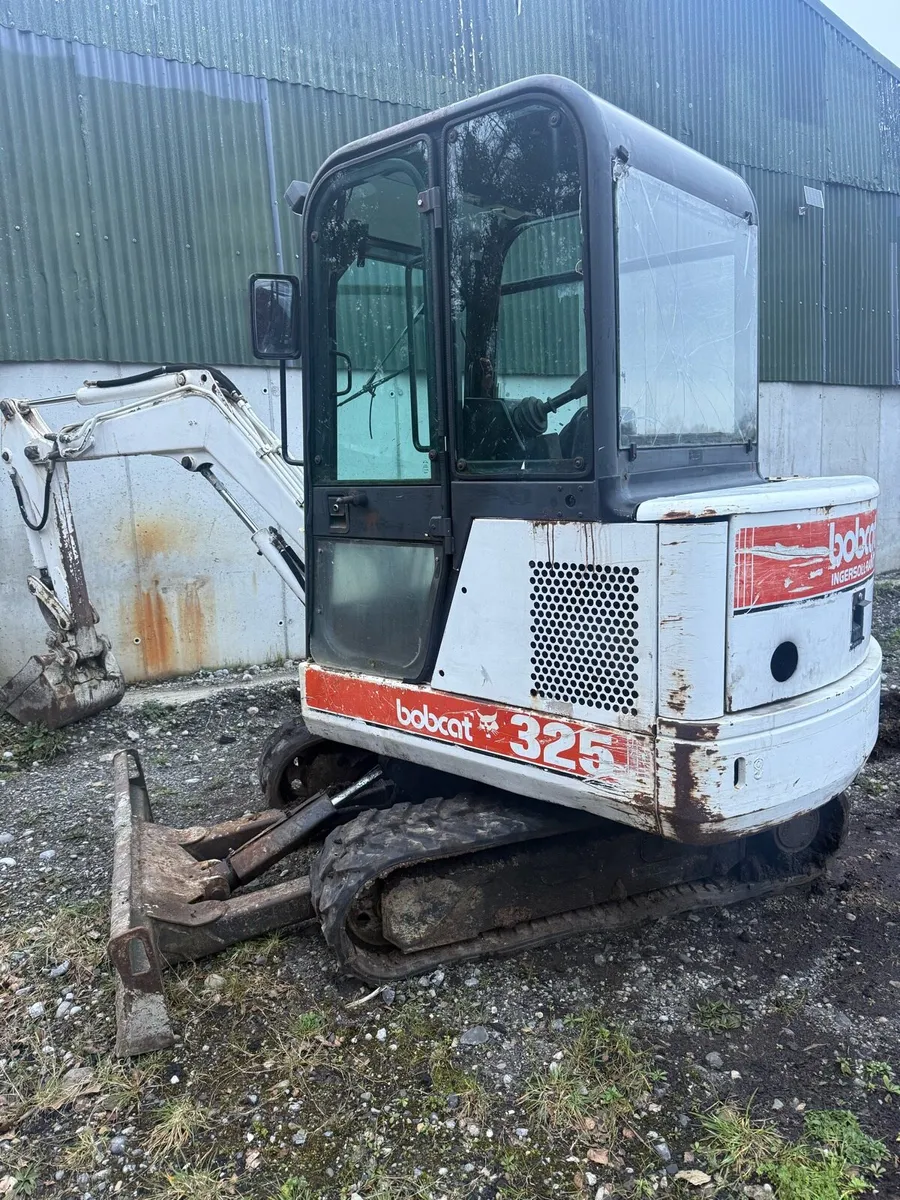 Bobcat 2.5 ton mini digger - Image 2