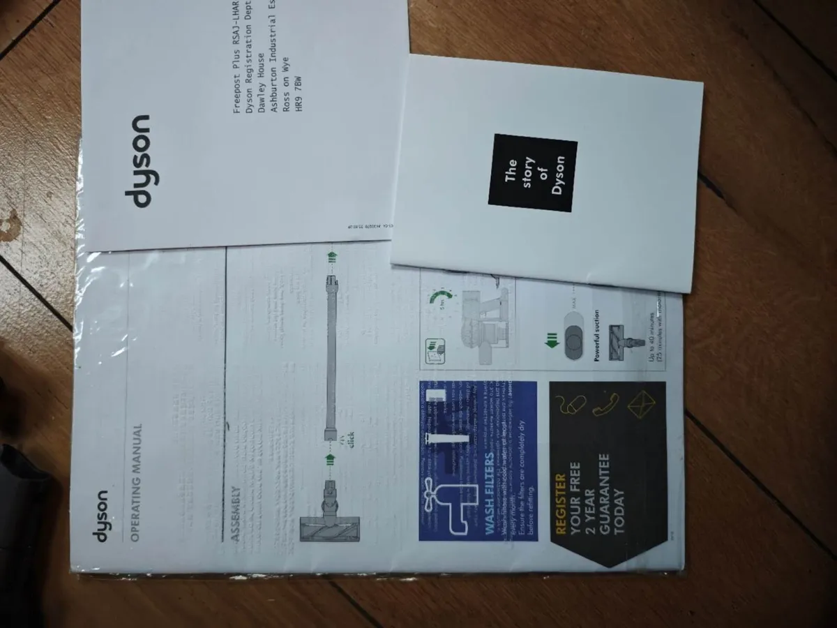 Dyson V8 Absolute vaccum cleaner 8 months old - Image 4