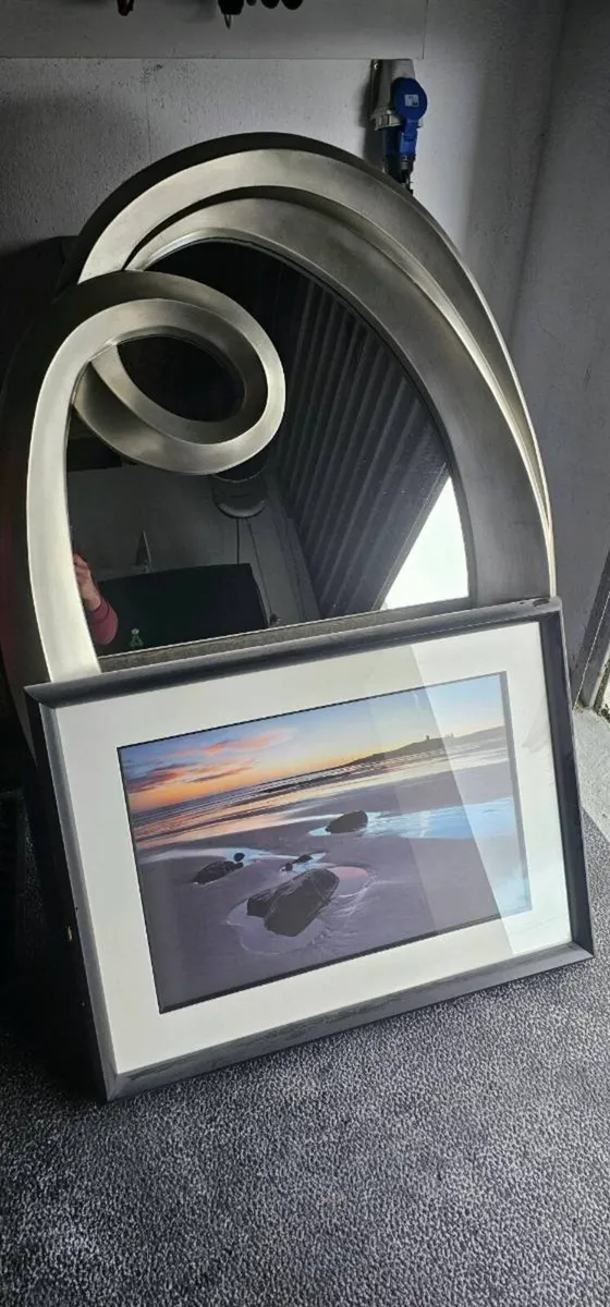 Mirrors and pictures - Image 1