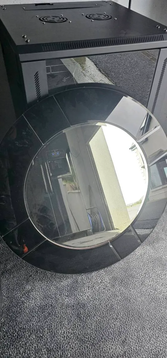 Mirrors and pictures - Image 4