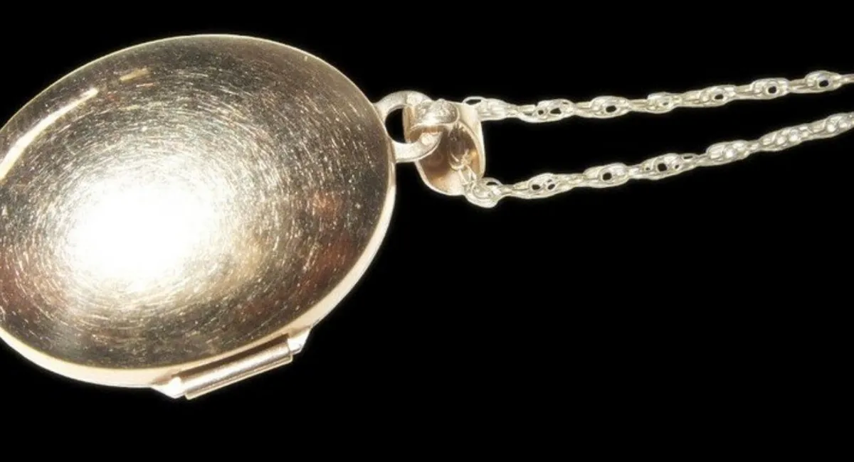 Vintage Hallmarked 9ct Gold Locket & Chain - Image 4