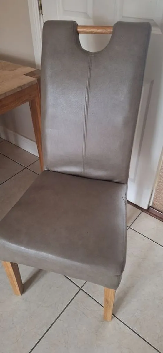 Kitchen table and chairs - Image 3