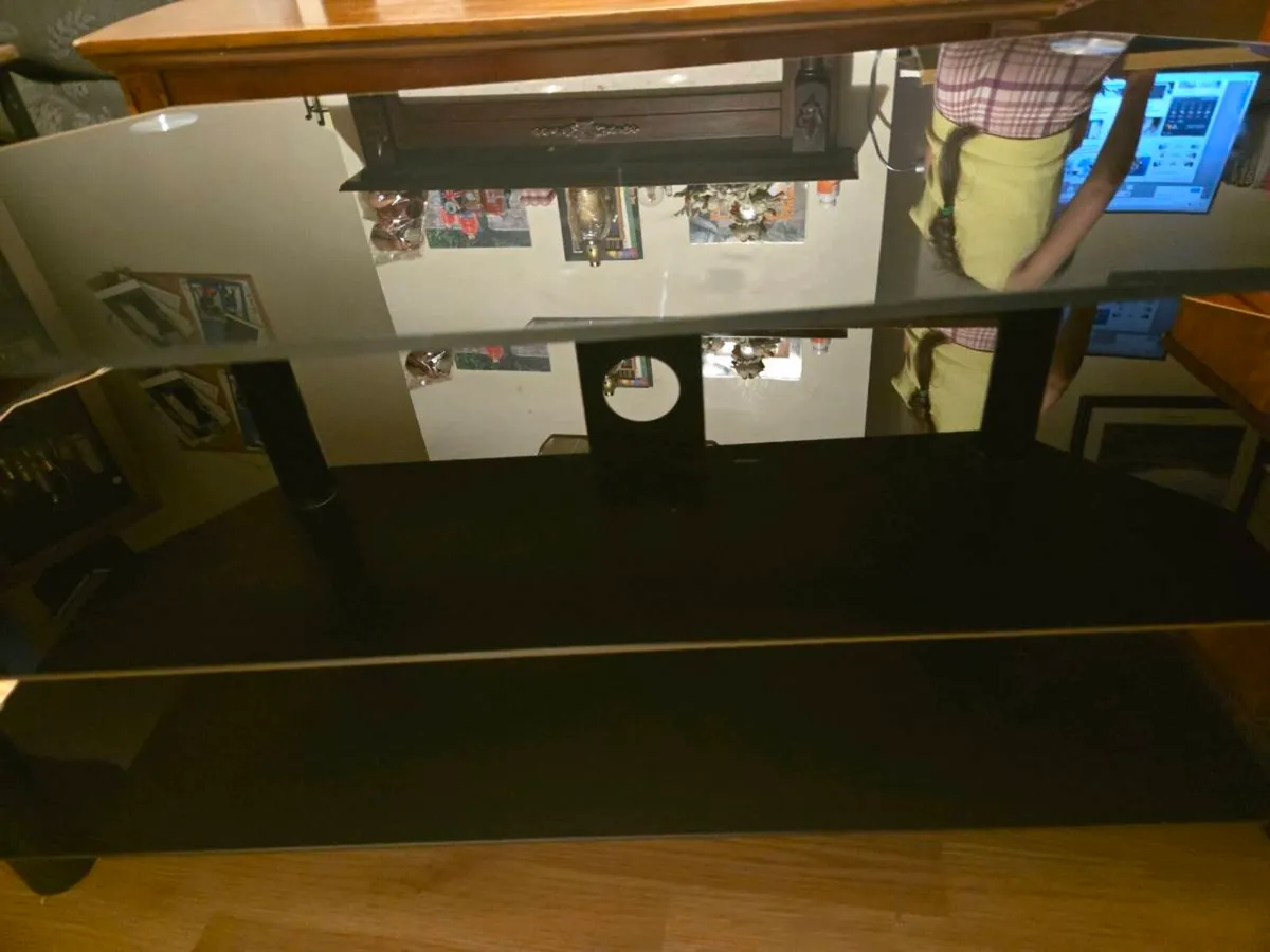 Corner cabinet +TV Tablet +living room table - Image 4