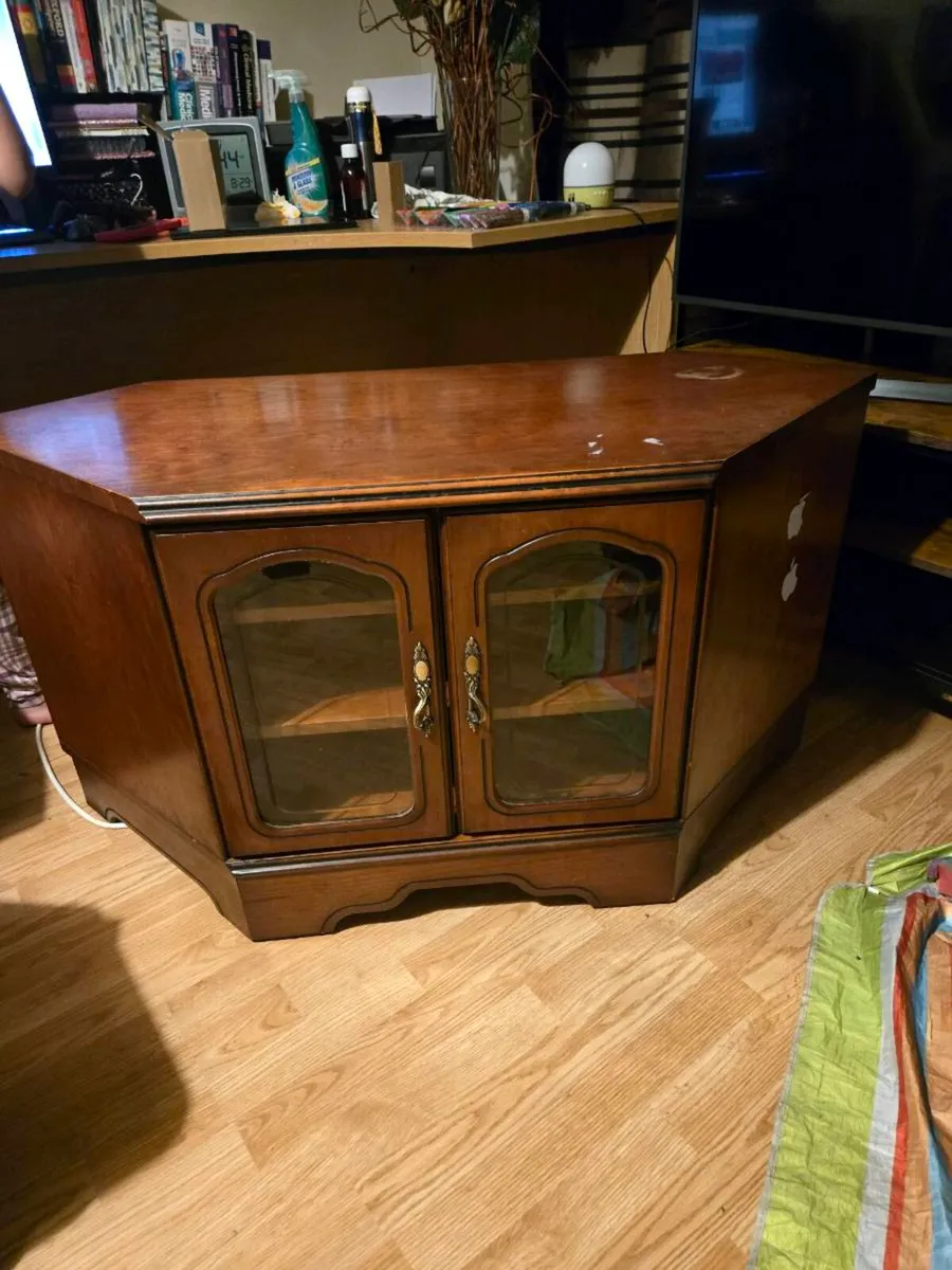 Corner cabinet +TV Tablet +living room table - Image 1