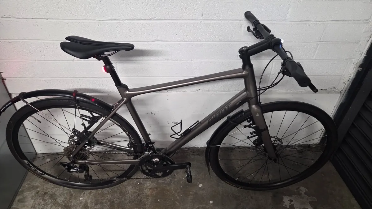 Giant Fastroad SL1 hybrid bike - Image 3