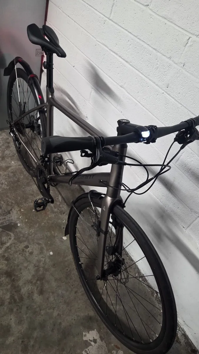 Giant Fastroad SL1 hybrid bike - Image 4