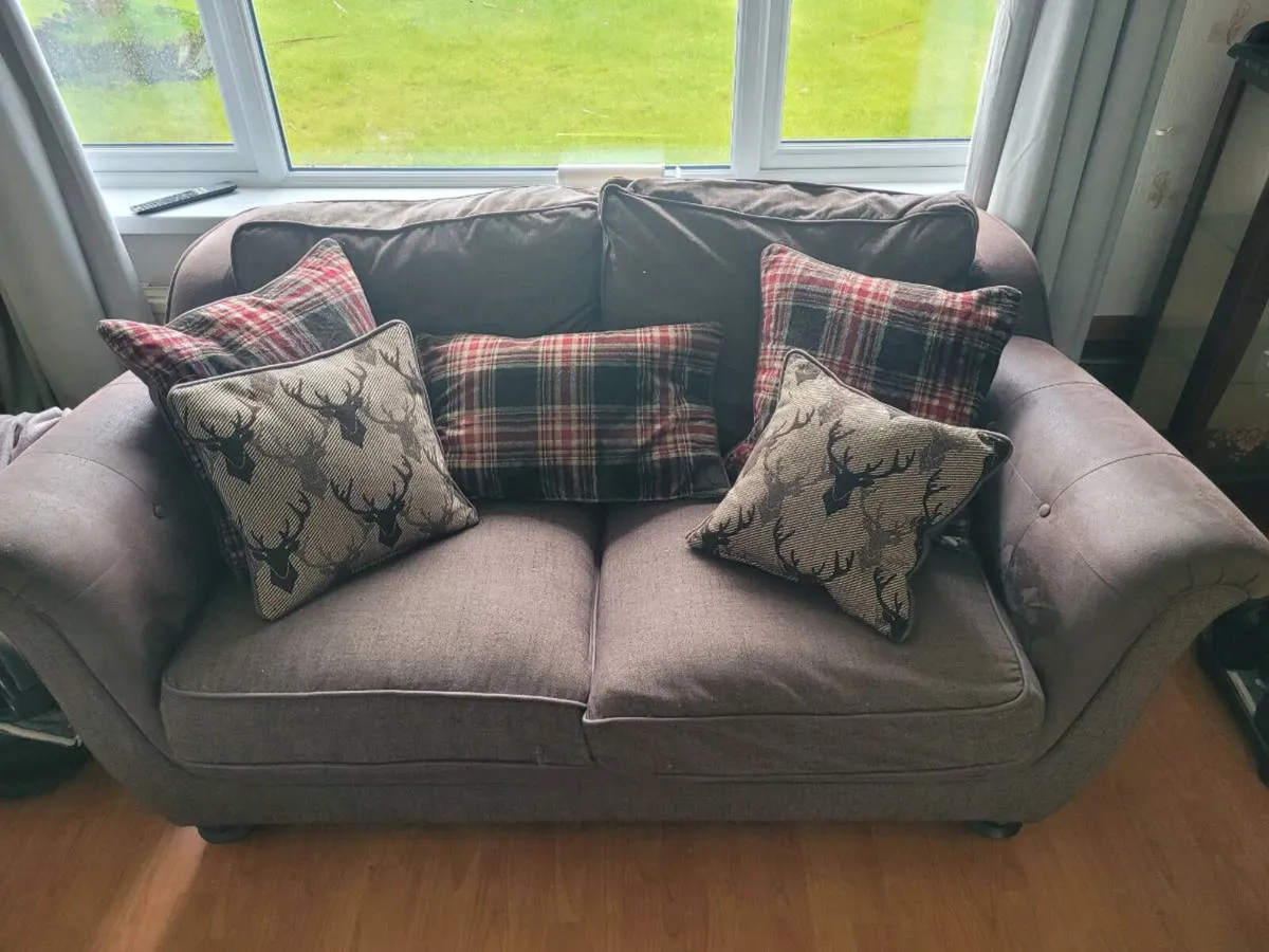 2 seater couch - Image 1