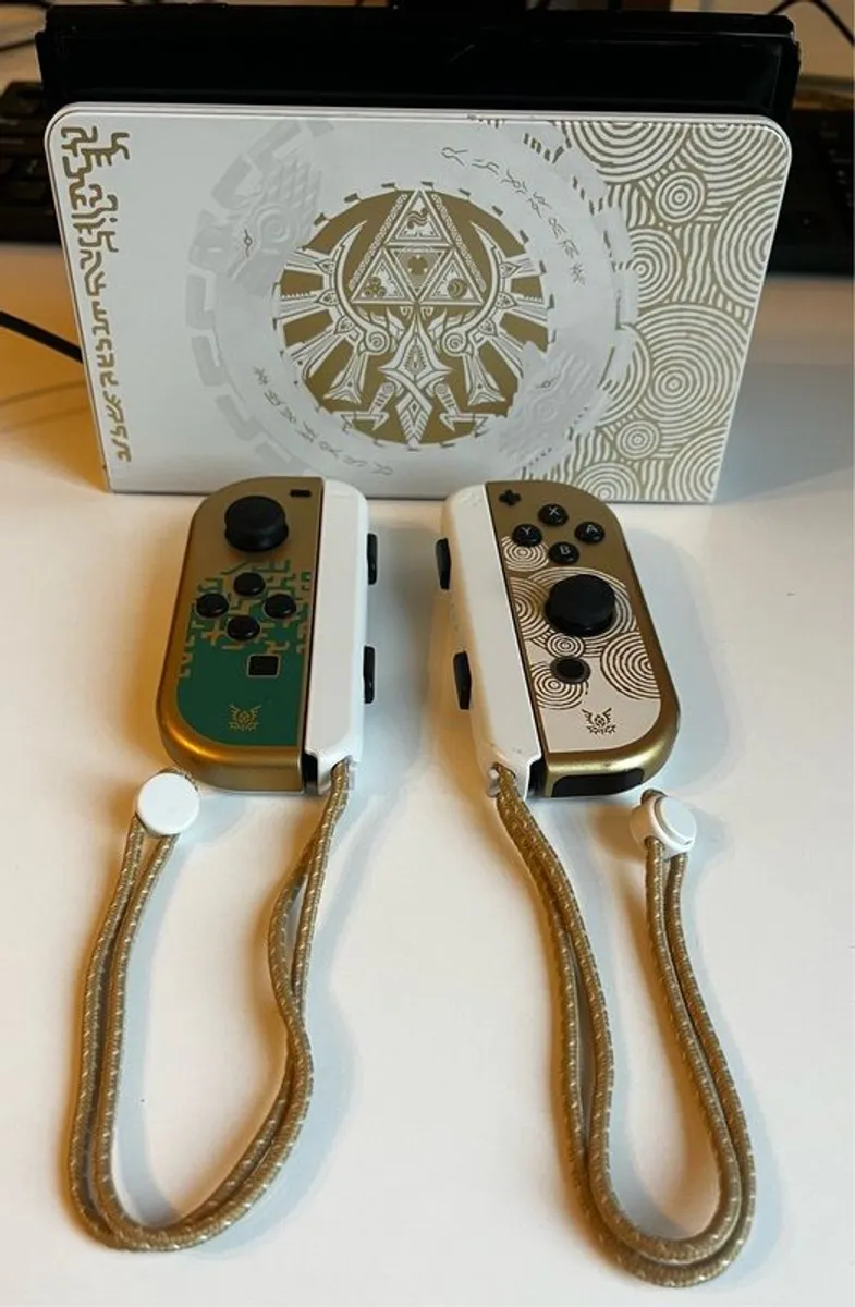 Nintendo Switch OLED - Tears of the Kingdom Special Edition. - Image 3