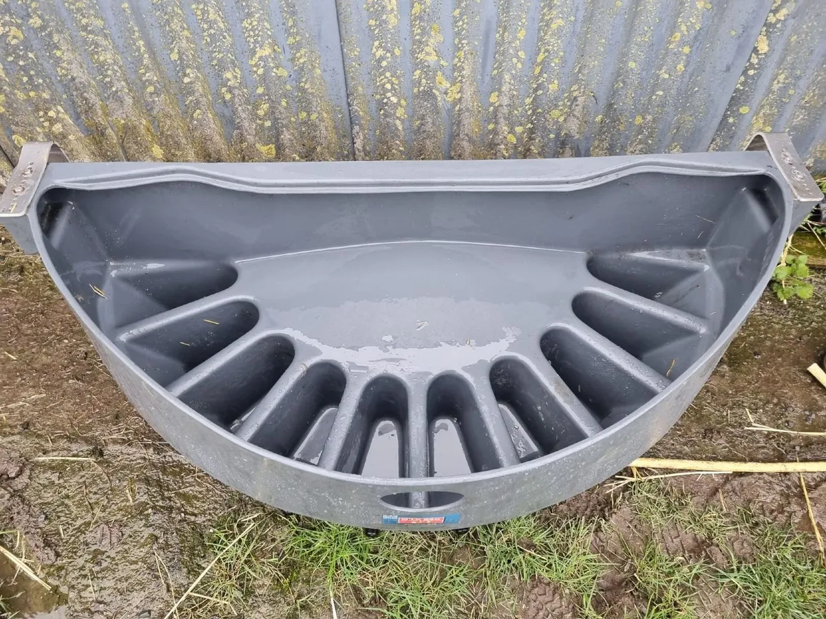 10 Teat calf feeder - Image 1