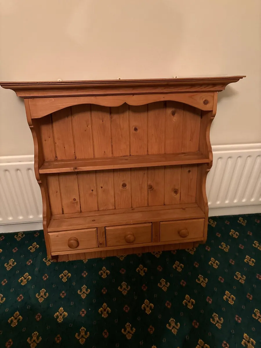 Wall hung shelving unit