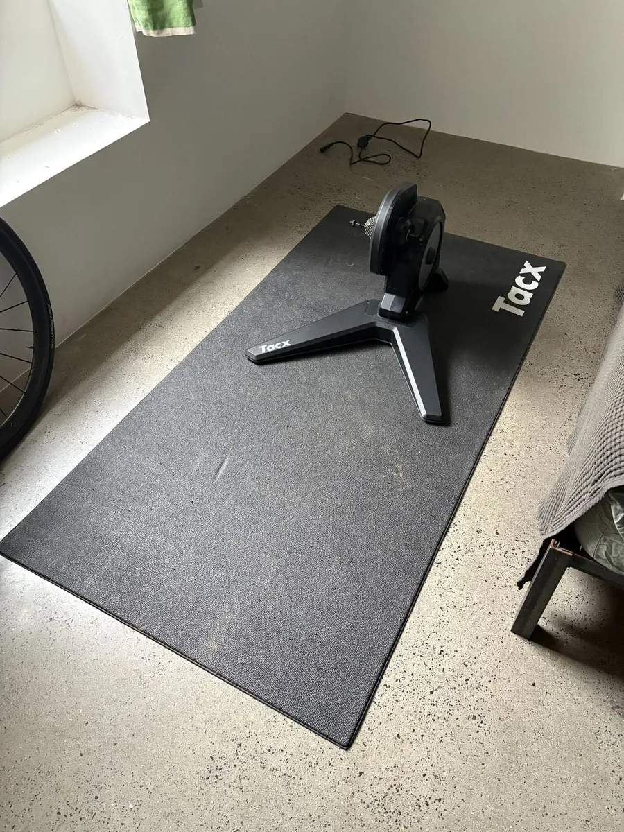 Tacx Flux S Smart Trainer + Trainer Mat - Image 3