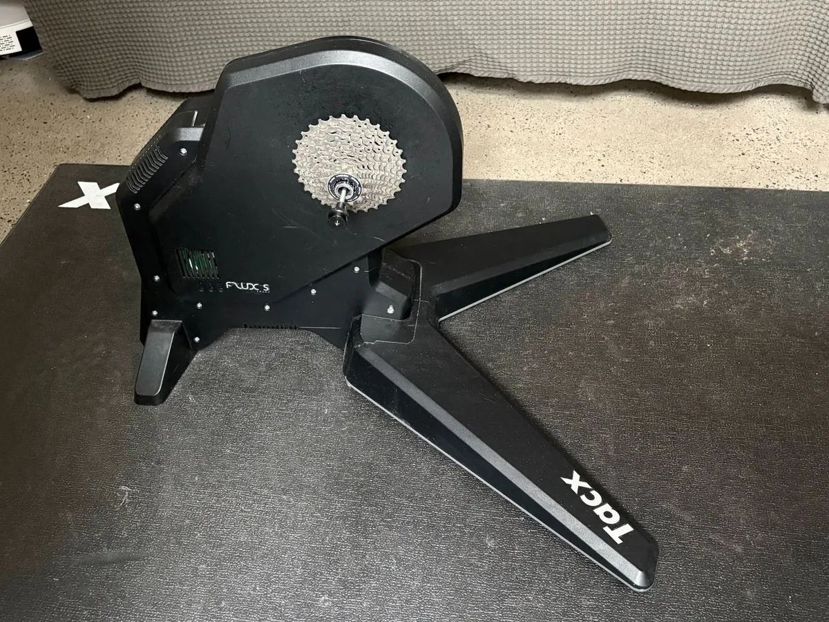 Tacx Flux S Smart Trainer + Trainer Mat - Image 2