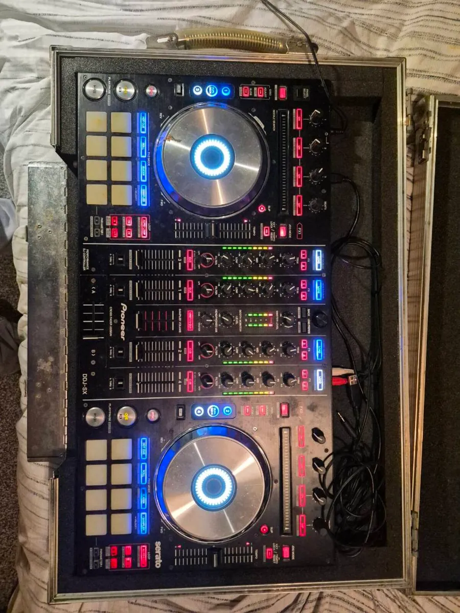 Pioneer DDJ SX with flight case - Image 1