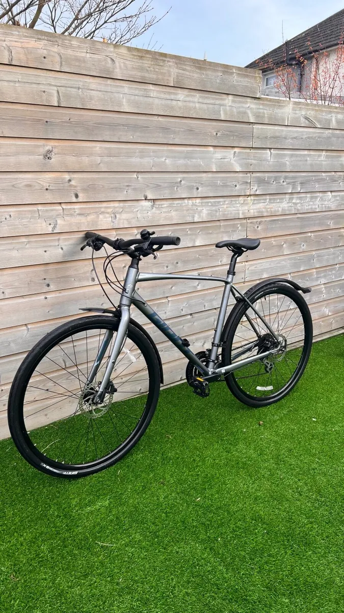 Giant Escape 2 City Disc Bike. Freshly cleaned - Image 2