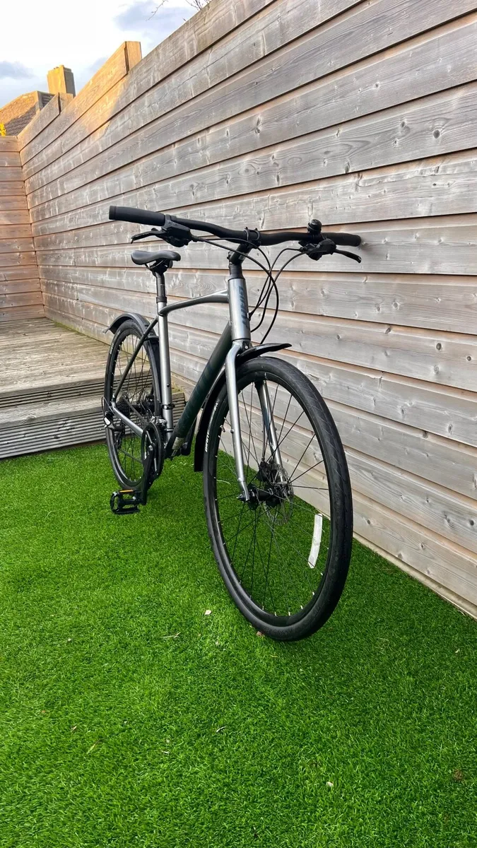 Giant Escape 2 City Disc Bike. Freshly cleaned - Image 3