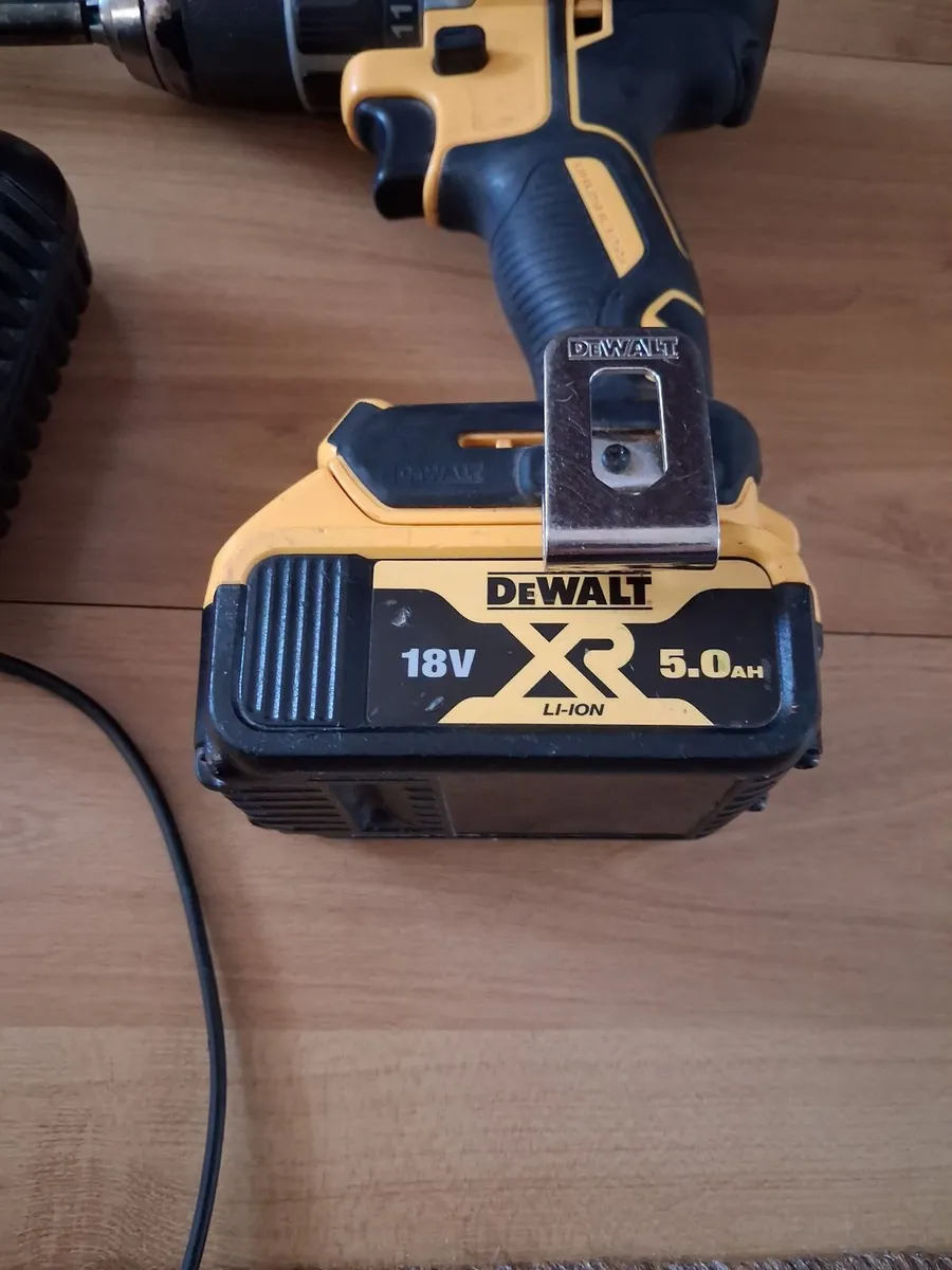 Dewalt 18v drill and charger. - Image 4